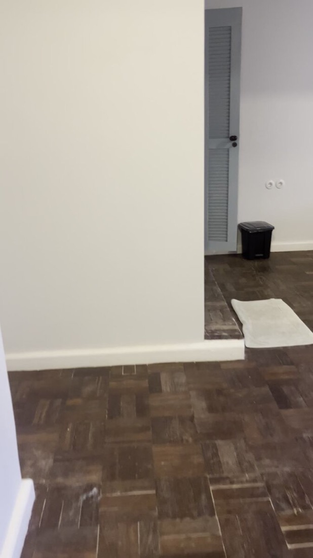 Bare bedroom with original parquet, no furniture
