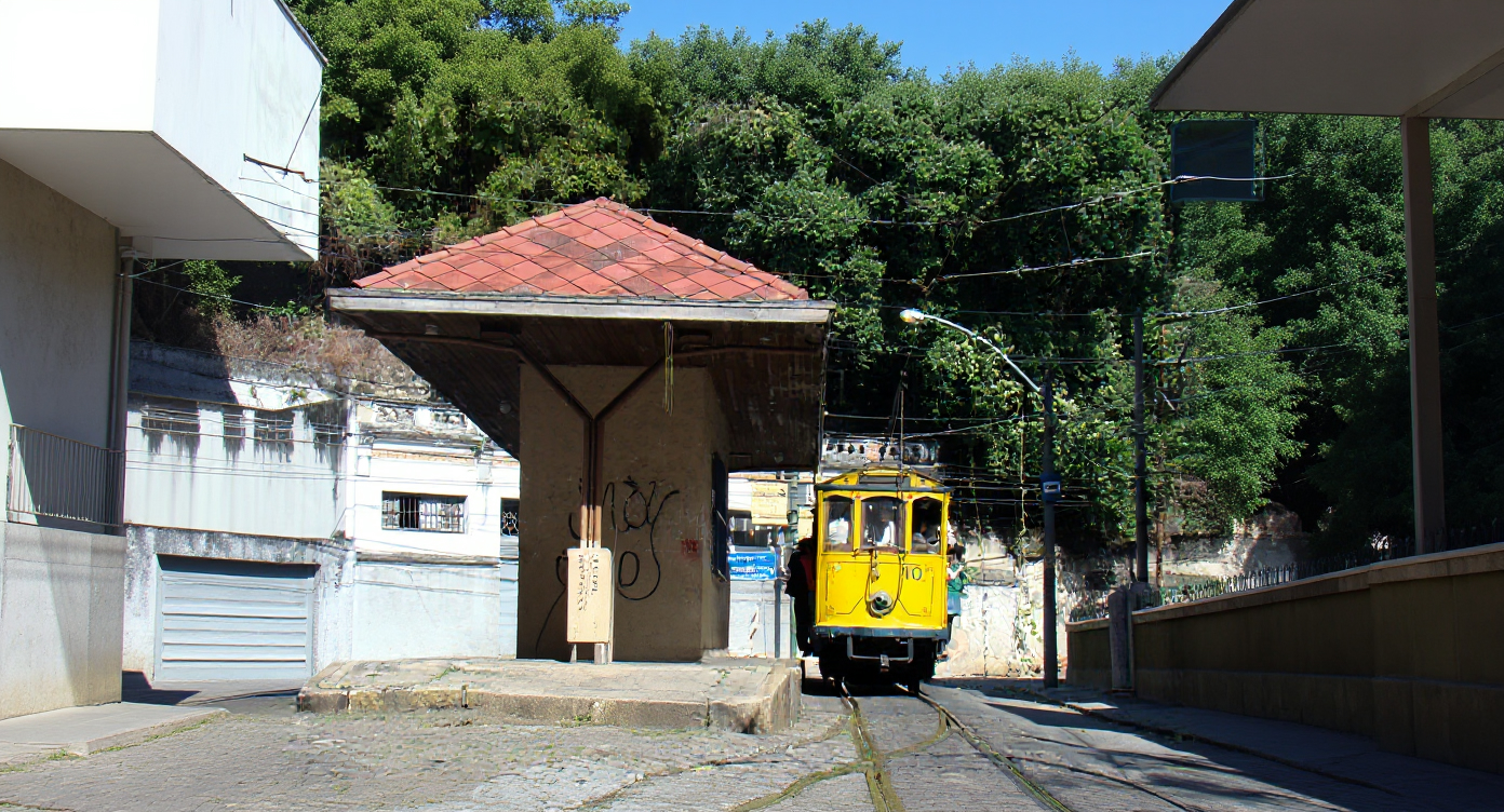 The Santa Teresa tram arriving at the Largo do Curvelo stop