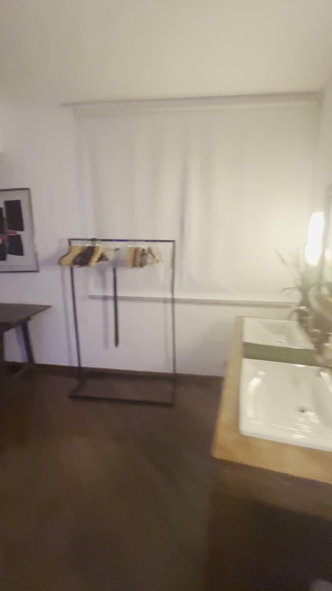 Double washbasin and vanity on the second floor