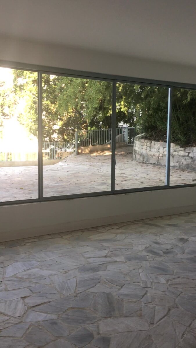 Interior room with sliding glass doors opening onto the terrace