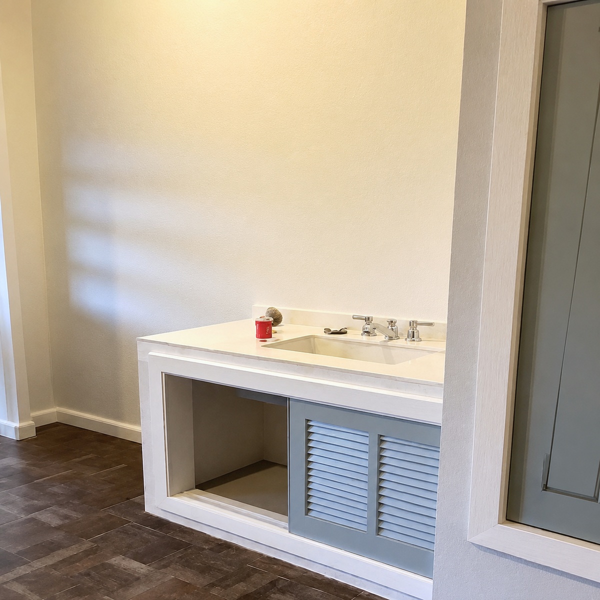 Sink and mirrored cabinet
