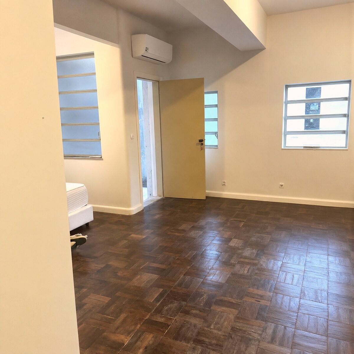 Entrance hallway facing into the apartment, no furniture